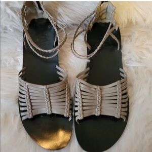 B. Makowsky Strappy Taupe Sandals 8M